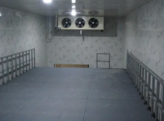 不小心反鎖關(guān)在冷庫里該如何自救呢